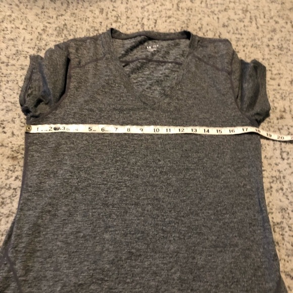 Fabletics Gray Short Sleeve V-Neck Athletic Top Size Large - Picture 5 of 6